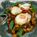 Pad kaproa med fritert speilegg og prik nam pla