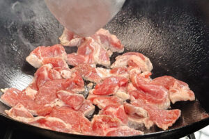 Svinekj&oslash;tt stekes