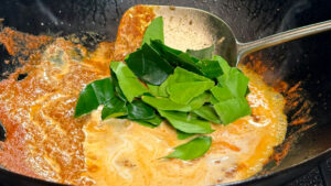 Svinenakke-wok, pad ped moo