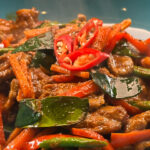 Svinenakke-wok, pad ped moo