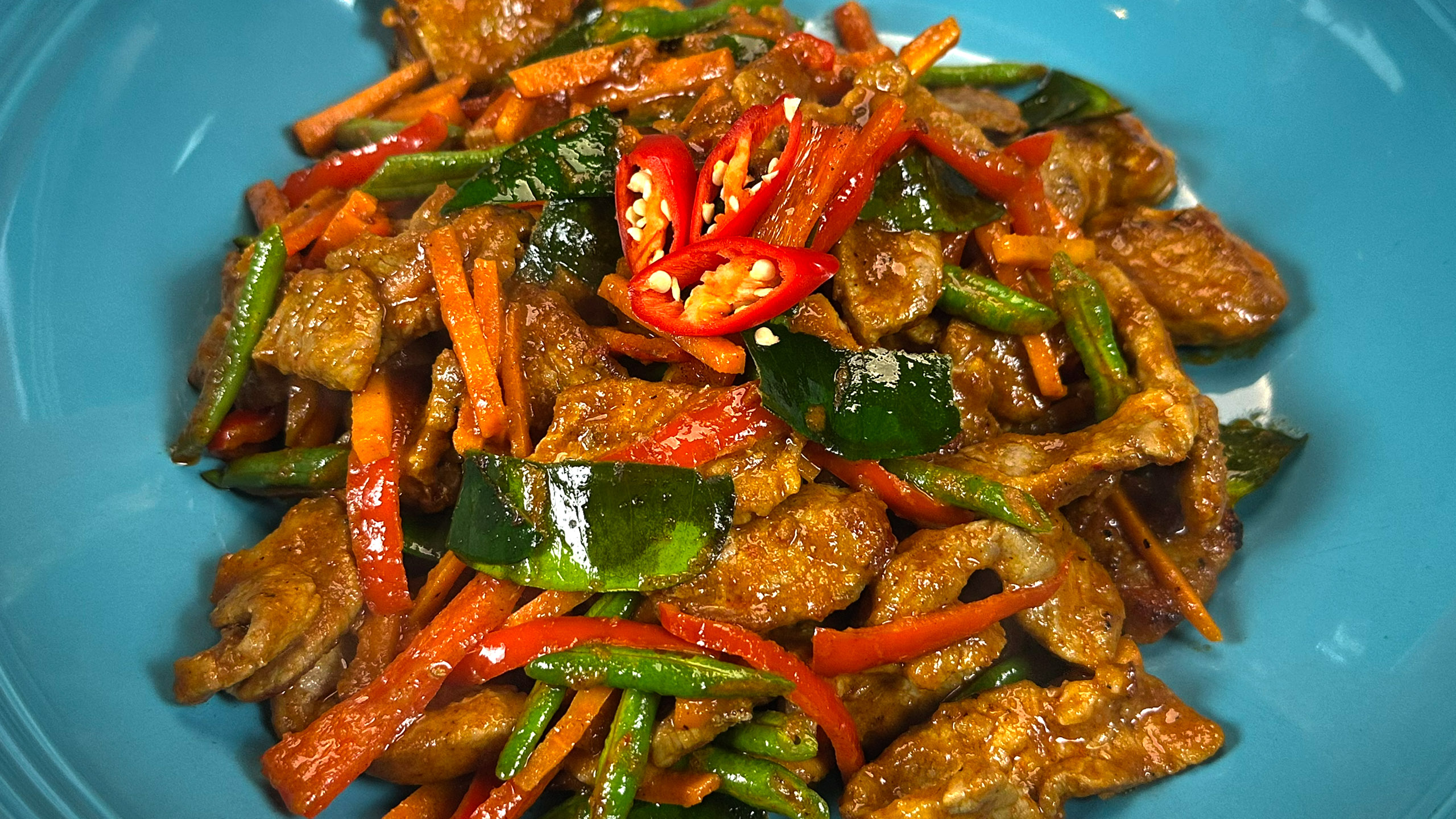Currybase Svinenakke-wok, pad ped moo