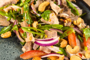 Yam moo – thailandsk svinesalat Yam salat slaide 03 - fotografi