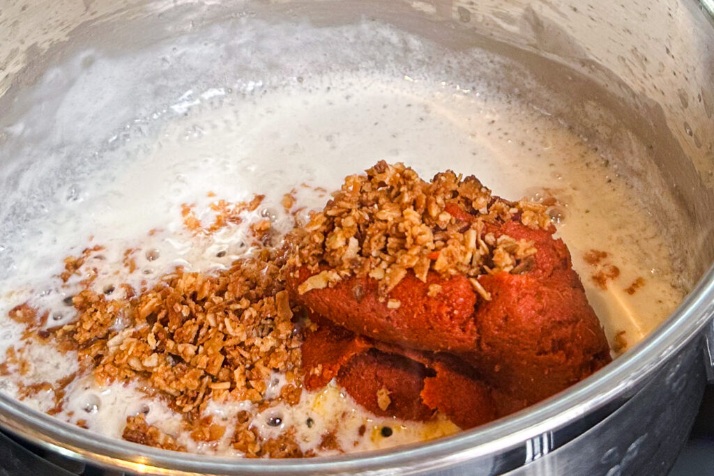 Choo chee pla - Fisk i rød curry, curry paste og kokosflak