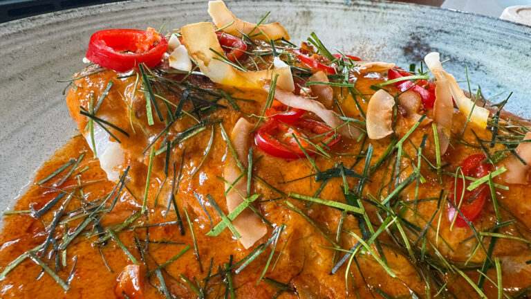 Choo chee pla - fisk i rød curry, ferdig