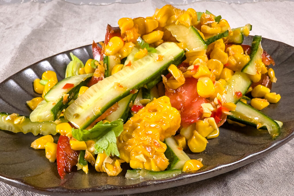 Mais og agurksalat – ferdig anrettet