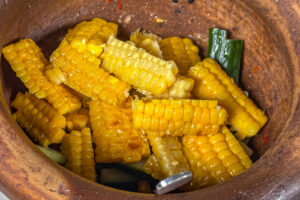 Maissalat, alle ingrediensene skal st&oslash;tes