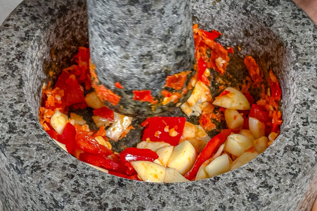 Pad Kaprao Moo chili og hvitøk mortes