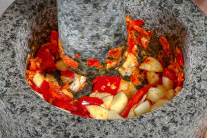 Pad Kaprao Moo chili og hvit&oslash;k mortes