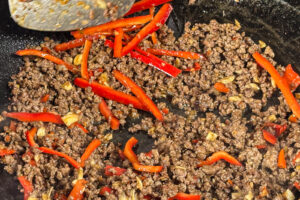 paprika julienne med kj&oslash;ttdeig
