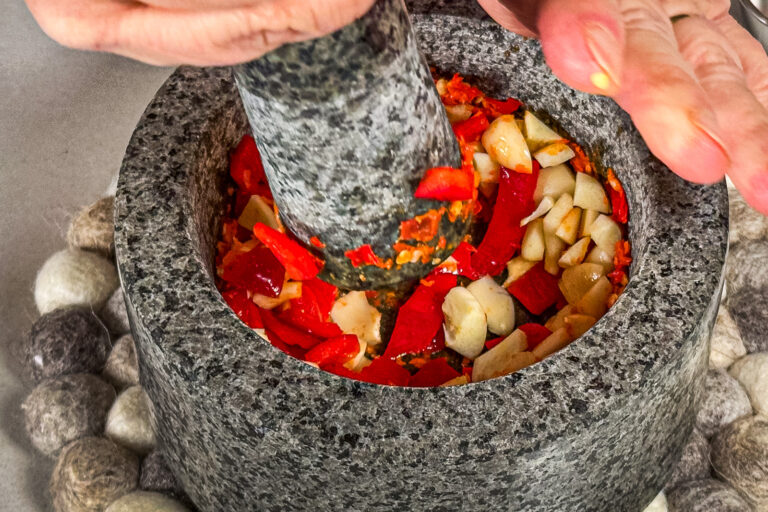 Morting av hvitløk og chili