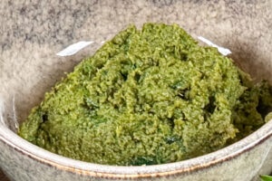 Gr&oslash;nn currypaste blandet med thai basilikum