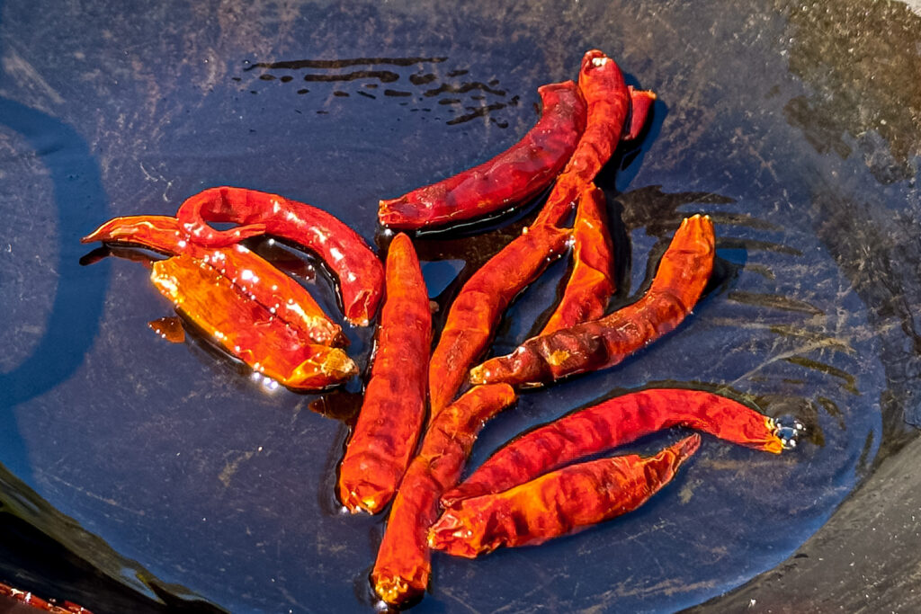 Kylling cashewnøtter - tørket chili wokes først til brunet