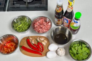Pad Kaprao Moo - Alle ingrediensene klare