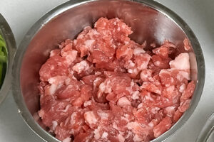 Pad Kaprao Moo - svinekj&oslash;tt malt grovt