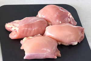 Kylling l&aring;rfilet - r&aring; p&aring; skj&aelig;rebrett
