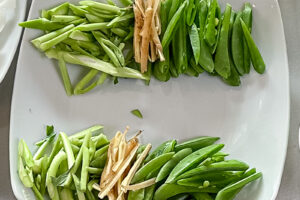 Gai lan, finger root /Krachai, sukkererter