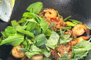 Pad kee mao - drunken noodles - bladene tilsettes