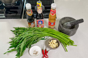 Pad pak boong, morning glory stirfry - ingredienser