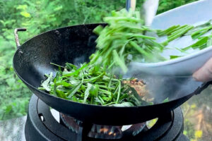 Pad Pak Boong - Morning glory helles i wok