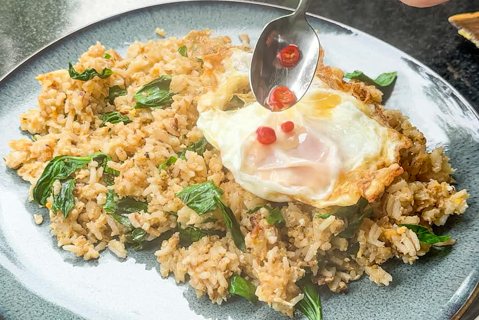 Khao pad kai, fried rice - prik nam pla has på retten