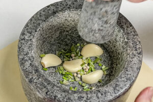Glaserte thailandske kyllingvinger Glaserte kyllingvinger - aromater i morter