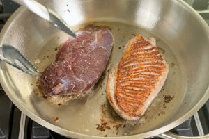 Andebryst vendes i panne