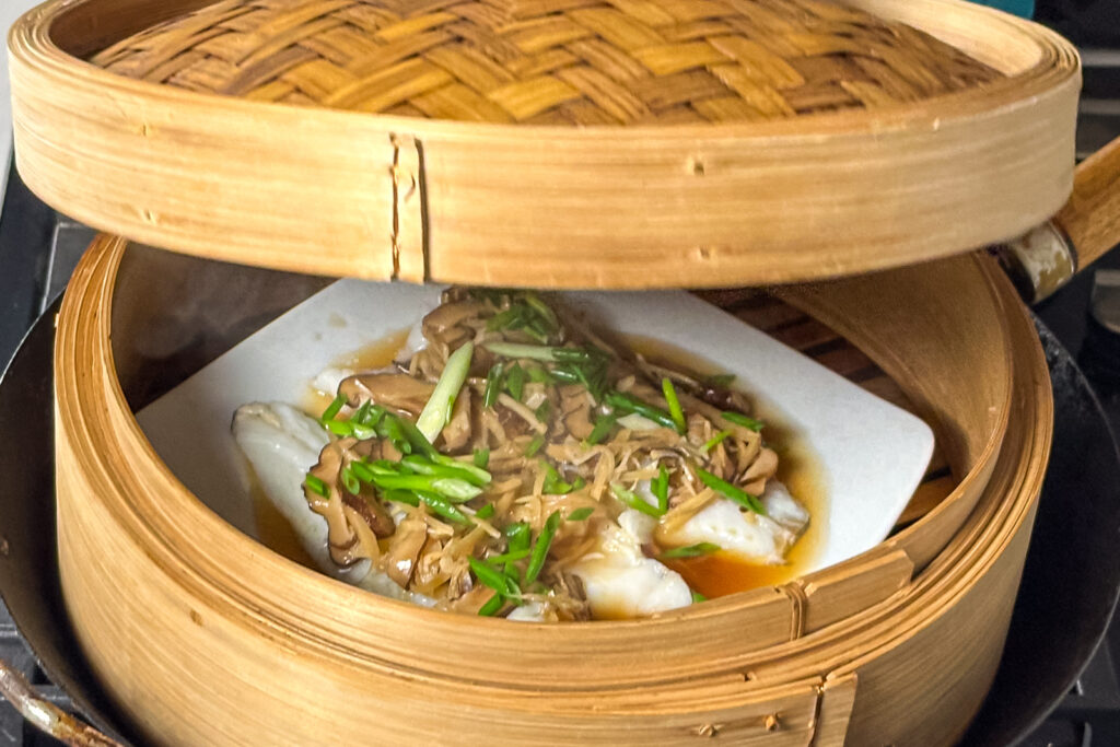 dampet havabbor i bambuskurv